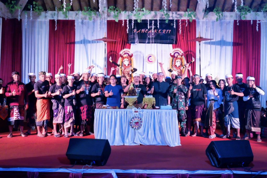 Bupati Giri Prasta Hadiri Hut ST. Taruna Panca Kerti Ke-45 Banjar Batu Lantang